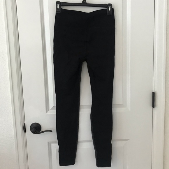 OLD NAVY | Zip-Pocket Herringbone Leggings - Picture 4 of 5